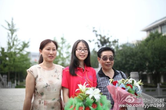 图为最新或2024（历届）高考文科陈凤竹、理科刘世豪状元。(图片来自@茶叶的视野)
