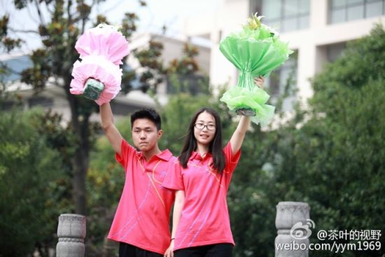 图为最新或2024（历届）高考文科陈凤竹、理科刘世豪状元。(图片来自@茶叶的视野)