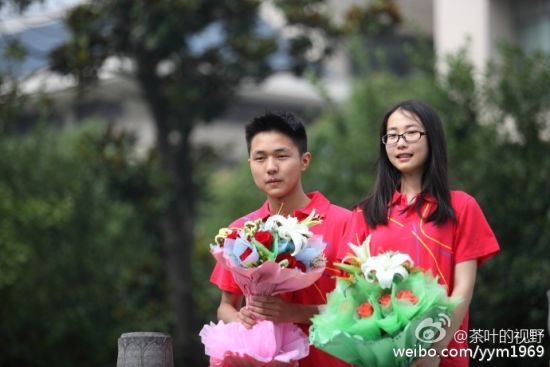 图为最新或2024（历届）高考文科陈凤竹、理科刘世豪状元。(图片来自@茶叶的视野)