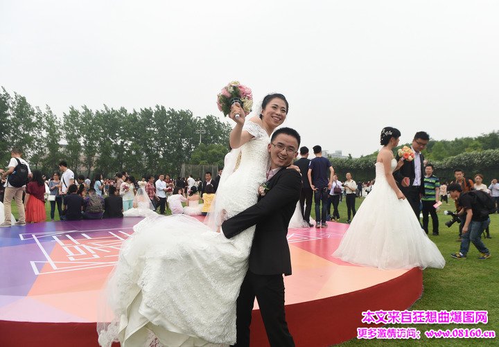 最新或2024（历届）浙大集体婚礼现场图，浙大好样的！