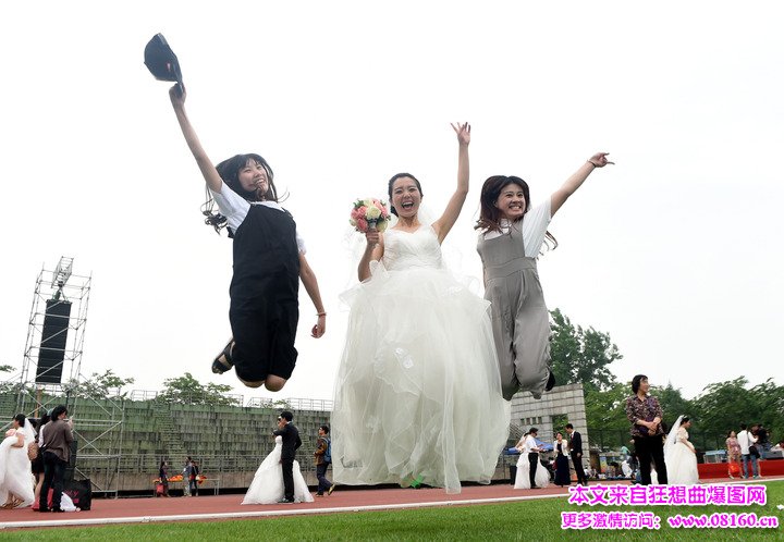 最新或2024（历届）浙大集体婚礼现场图，浙大好样的！