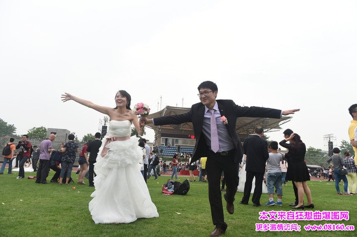 最新或2024（历届）浙大集体婚礼现场图，浙大好样的！