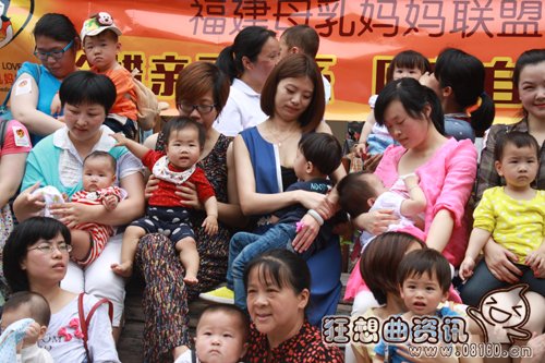 56岁辣妈闹市哺乳，56名辣妈哺乳快闪
